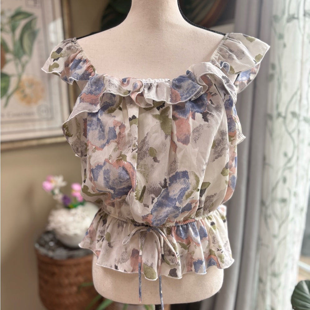 Saints & Hearts Elegant Floral Ruffle Blouse - Picture 2 of 7